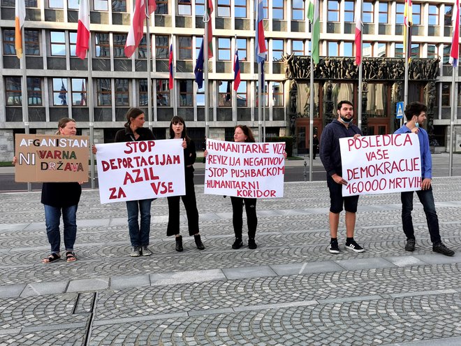 Sporočilo protestnikov je povsem jasno. FOTO: Jože Suhadolnik