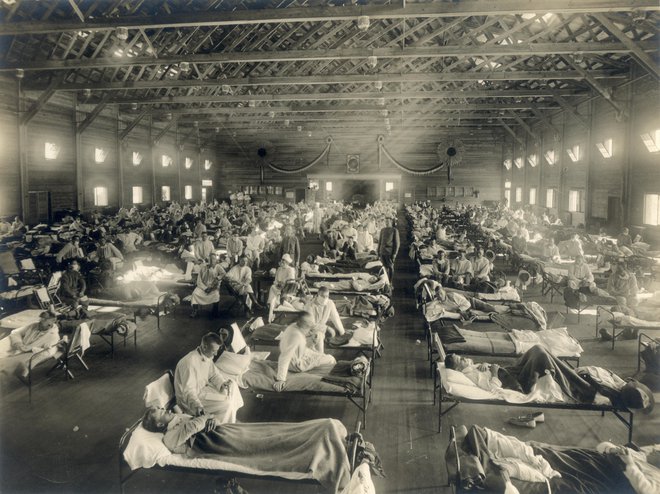 Zasilna bolnišnica v Kansasu v času pandemije španske gripe. Foto: National Museum Of Health And Medicine