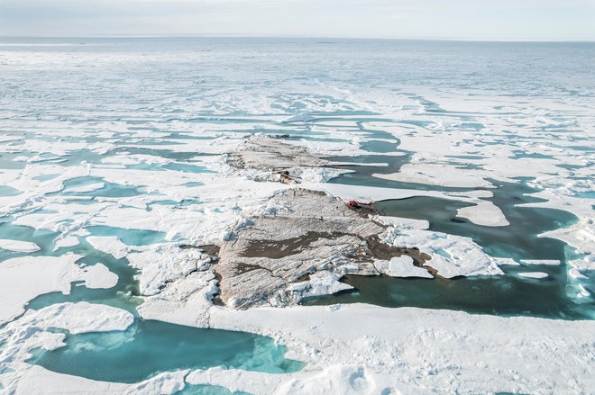 Ekipa, ki je otok odkrila, je predlagala, da se poimenuje Qeqertaq Avannarleq, kar v grenlandščini pomeni &raquo;najsevernejši otok&laquo;. FOTO: Julian Charriere via Reuters