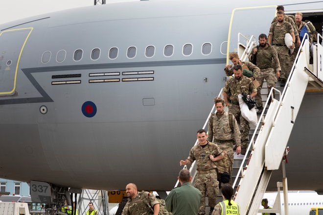 V torek se izteče rok za umik ameriške vojske iz Afganistana ter s tem evakuacijo zahodnih državljanov in afganistanskih sodelavcev. FOTO: Samantha Holden/Reuters