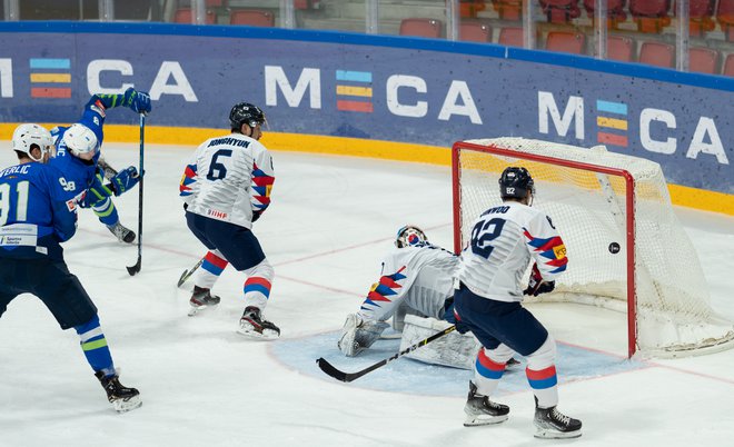 Žiga Jeglič je takole dosegel prvi gol na tekmi za slovensko reprezentanco. FOTO: Mathias Dulsrud-Gørannson