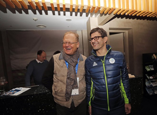 Poslovnež Janez Škrabec in predsednik hokejske zveze Matjaž Rakovec sta si ogledala turnir v Oslu. FOTO: Matej Družnik/Delo