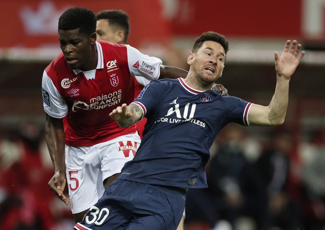 Marshall Munetsi je trdo prijel Lionela Messija. FOTO: Benoit Tessier/Reuters