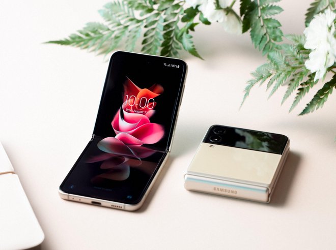 Končno pametni telefon, ki ga lahko spravite tudi v najmanjši žep. FOTO: Samsung