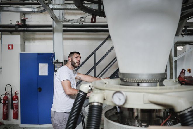 V Avantpacku so se odločili za izdelavo bolj trajnostno naravnane embalaže, katere izvor in konec sta bistveno bolj ekološka.FOTO: Uroš Hočevar/Delo