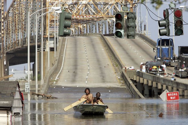 Orkani, med njimi tudi Katrina (na fotografiji), so v zadnjih 50 letih povzročili največ škode med katastrofami, povezanimi z vremenom in podnebjem. FOTO: Mario Tama/AFP