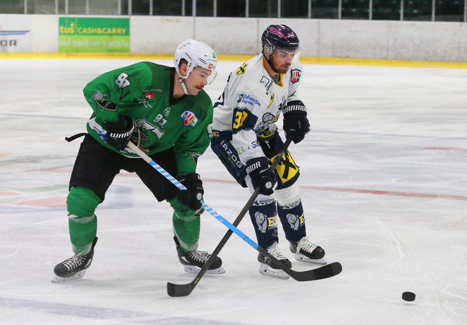 Žan Jezovšek se je pomladi z Jesenic vrnil k Olimpiji, za katero je nekoč že zabijal gole. FOTO: Jože Suhadolnik/Delo