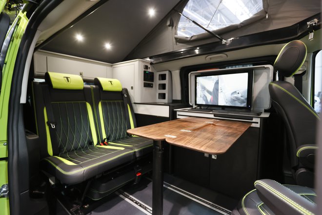 EuroCaravaning je pripravil kabino mercedesa vita, ki je lahko tudi potujoča pisarna. Fotografije Constanze Tillmann/Caravan Salon