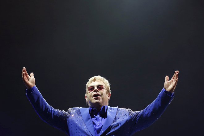 Ko se je začela pandemija, je bil John na polovici turneje Farewell Yellow Brick Road in jo je prekinil. Znova jo bo zagnal 28. septembra v dvorani Royal Arena v Københavnu na Danskem. Foto Reuters