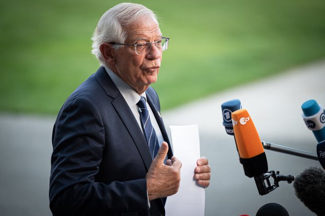 Visoki predstavnik EU za zunanjo politiko Josep Borrell se na Brdu pri Kranju udeležuje neuradnega srečanja zunanjih ministrov Unije. FOTO: Jure Makovec/AFP