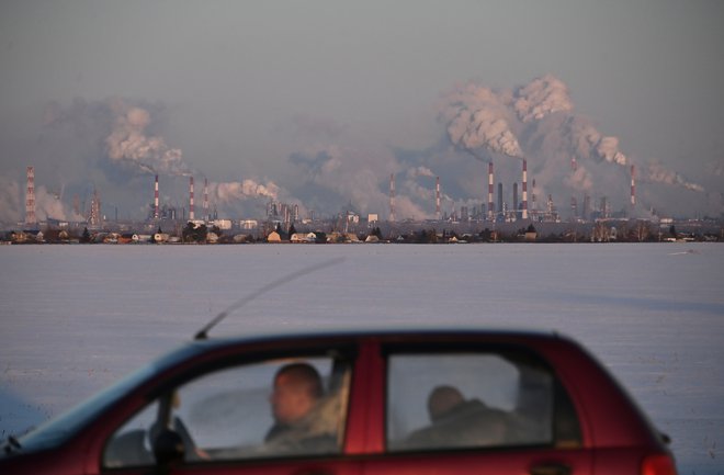 Je to res pravi žebelj v krsto fosilnih goriv? FOTO: Reuters