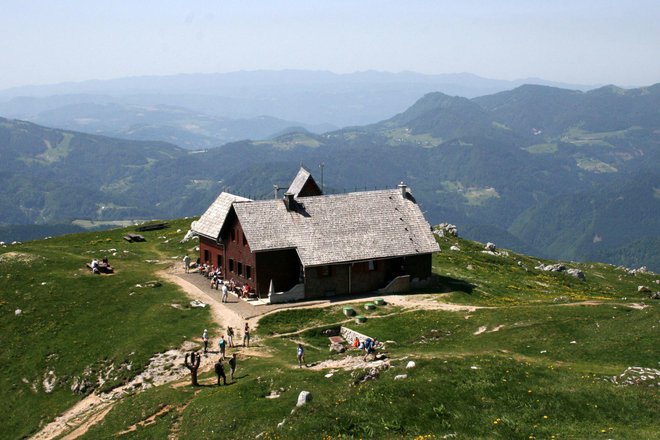 Krekova koča na Ratitovcu. FOTO: Manca Ogrin