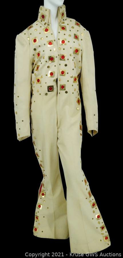 Elvis Presley je obleko, ponujeno na dražbi, nosil na svojem prvem koncertu v newyorškem Madison Square Gardnu. FOTO: Kruse GWS Auctions