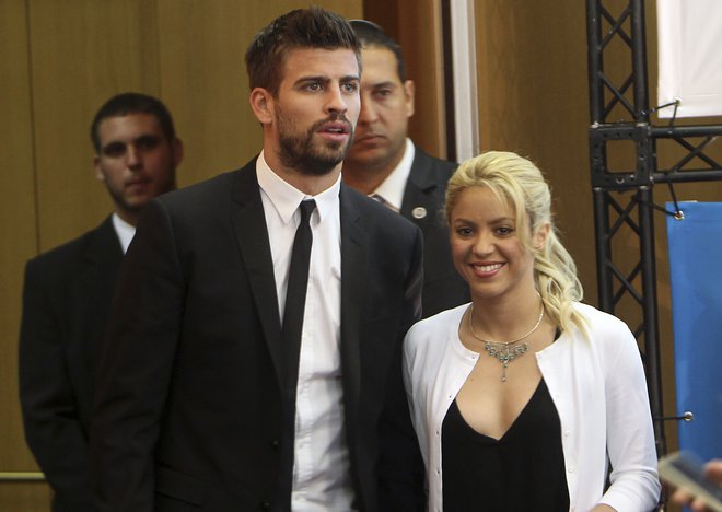 Pique in Shakira. FOTO: Ronen Zvulun/Reuters