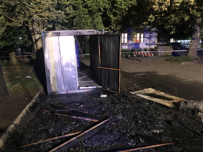 Zagorel je kontejner za opravljanje hitrih testov na novi koronavirus,&nbsp;ki se nahaja na parkirišču pri Domu kulture Kamnik. FOTO: PGD Kamnik