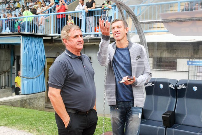 Slovenska stroka ni navdušena nad trenutnim stanjem slovenskega reprezentančnaega nogometa, Bojan Prašnikar je kritičen že nekaj časa, Srečko Katanec pa je že dvignil roke in se umaknil na drug konec sveta. FOTO: Marko Feist/Delo