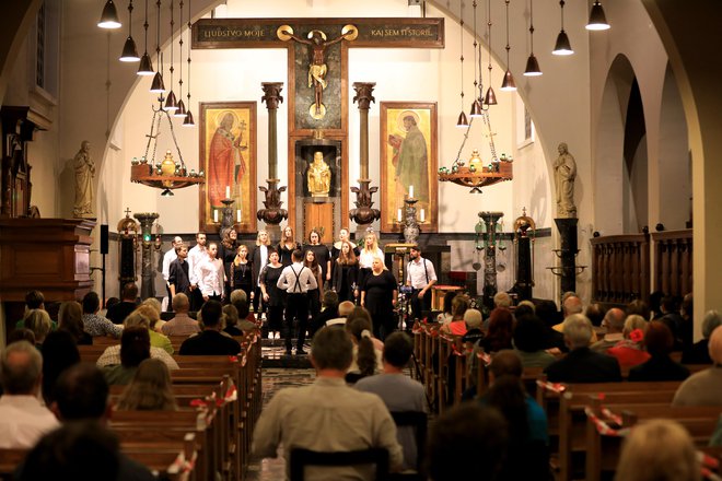 Z dvema vokalnima koncertoma se Plečnik &amp; a cappella letos vrača v cerkev sv. Cirila in Metod za Bežigradom. Fotografiji Robert Balen