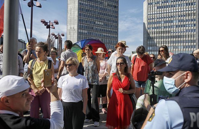 Demografsko gledano so v anticepilski populaciji izrazito zastopani pripadniki generacije Y, večinoma stari med 36 in 45 let. Foto Blaž Samec