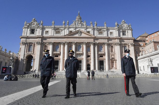Zlasti zadnja leta se je večkrat zgodilo, da so v Rimu in Vatikanu razglasili nevarnost napada, vendar se je za javnost praviloma pokazalo, da je to bil lažni preplah. FOTO: Tiziana Fabi/AFP