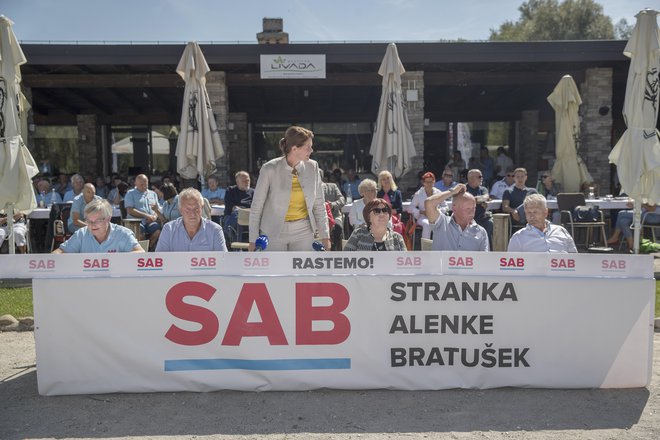 »SAB se bo uvrstila med prvih pet strank z najmočenjšo lokalno mrežo,« napoveduje predsednica Alenka Bratušek. FOTO: Leon Vidic/Delo