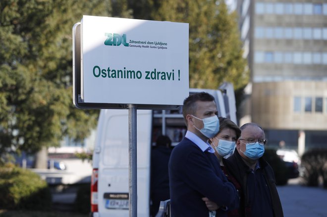 V podjetjih zaposlene spodbujajo k cepljenju, vendar poudarjajo, da je to prostovoljna in osebna odločitev. FOTO: Leon Vidic/Delo