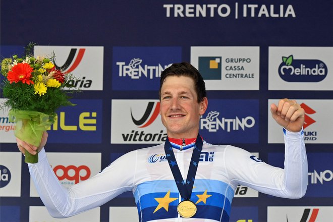 Zmagovalec je postal švicarski kolesar Stefan Küng. FOTO: Alberto Pizzoli/AFP