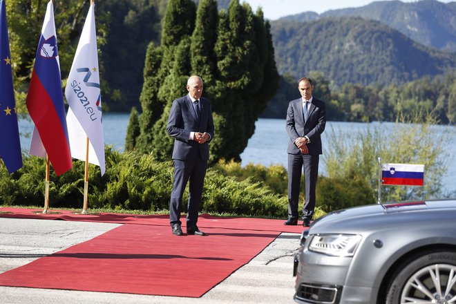 Ob idiličnem jezeru se venomer udobneje počutijo vsi pomembni nacionalisti in populisti srednje, vzhodne in tudi jugovzhodne Evrope.<br />
FOTO: Leon Vidic/Delo