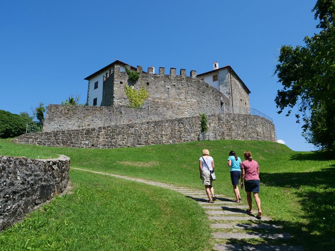 Na gradu Prem se lahko preizkusimo v virtualnem Grajskem pobegu in tako spoznamo zgodovino gradu. FOTO: Blaž Kondža