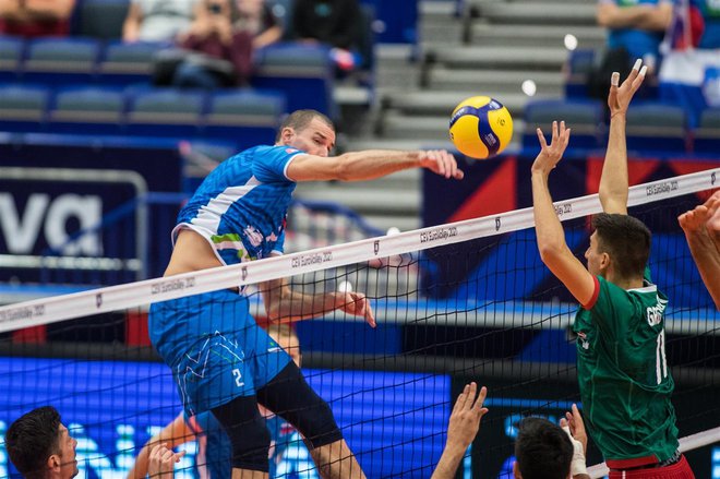 Alen Pajenk (na fotografiji levo) opozarja na vedno boljše sosede, ki bodo tekmeci Slovencev v osmini finala. FOTO: Cev