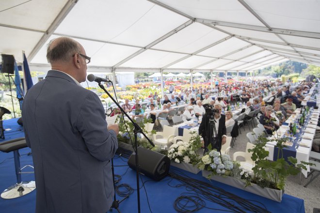 Na praznovanju 30-letnice Desusa, kritično opozarja predsednik Ljubo Jasnič, ni bilo poslancev. FOTO: Leon Vidic