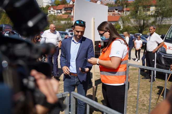 Matej Tonin, predsednik NSi, je prepričan, da glasna manjšina na levi ali na desni ne sme imeti za talca celotne države in zastrupljati ozračja. FOTO: Nsi