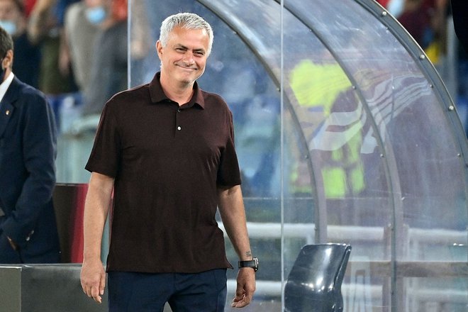 Mourinho (na fotografiji) v redkem trenutku sprostitve med obračunom s Sassuolom. FOTO:&nbsp;Vincenzo Pinto/AFP