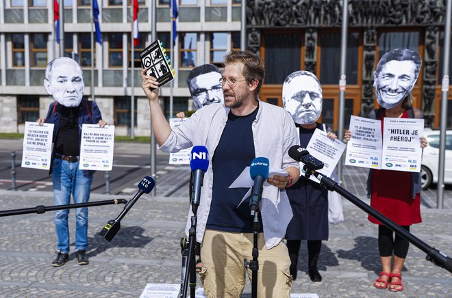 Jaša Jenull opozarja, da delovanje in publikacije Društva za promocijo tradicionalnih vrednot spodbujajo sovraštvo in nestrpnost. Foto Jože Suhadolnik