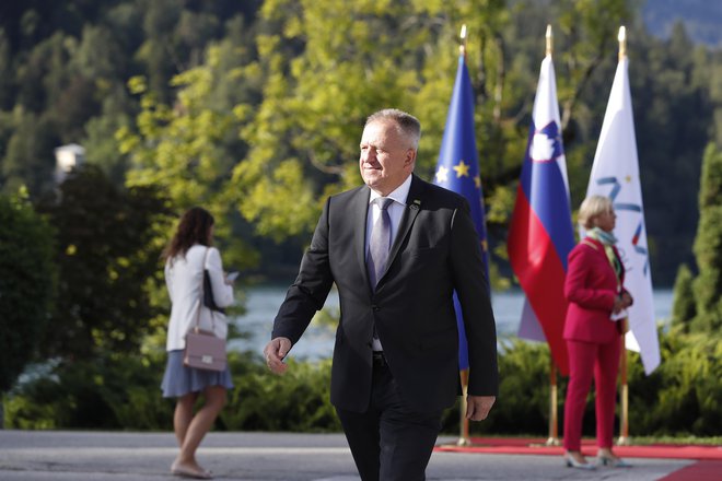 Zdravko Počivalšek, predsednik SMC, jutrišnjega kongresa stranke, ki jo ankete komaj še zaznavajo, ne vidi kot njene sedmine. FOTO: Leon Vidic