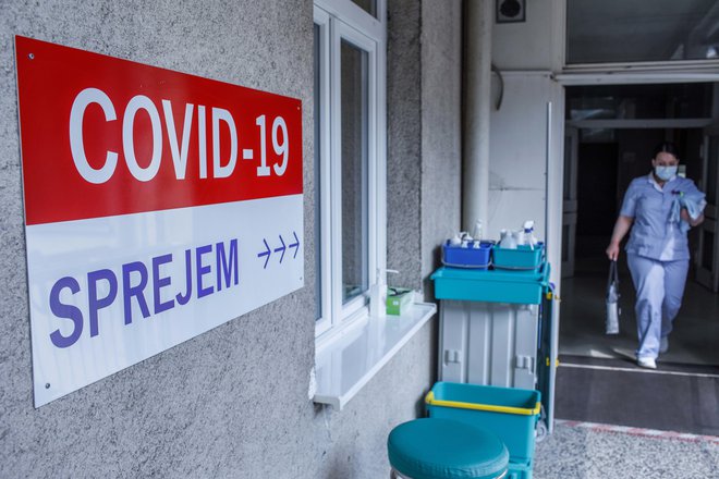 K statističnemu gospodarskemu okrevanju so opazno pripomogli še vedno prisotna epidemija in z njo povezani stroški. Foto Matej Povše