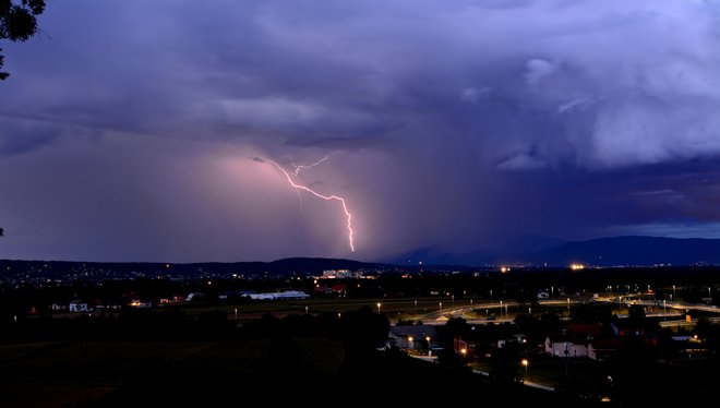 Cepilni zemljevid Evrope kaže jasno razločnico po precepljenosti med zahodom in vzhodom. FOTO: Egon Cokan