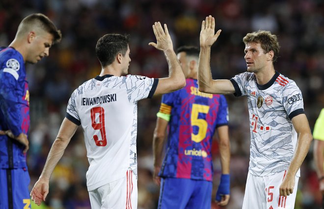 32-letni Müller je dosegel 49. gol v ligi prvakov, leto starejši Lewandowski (oba na fotografiji) je zdaj že pri številki 75. FOTO: Albert Gea/Reuters