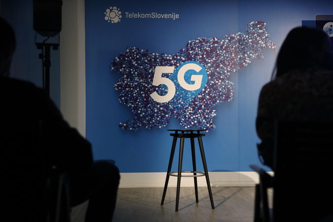 Operaterji postopoma širijo omrežje 5G po Sloveniji. FOTO: Leon Vidic/Delo