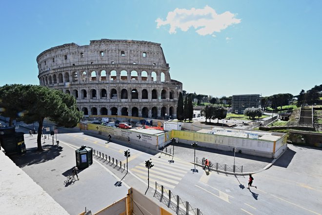 Italija zaostruje ukrepe. FOTO: Andreas Solaro/AFP