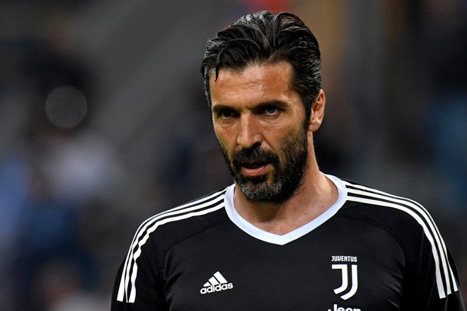 Buffon (na fotografiji) je po koncu sezone 2020/21 še drugič v karieri zapustil Juventus in se po kratki epizodi v Parizu vrnil v nekoč že domačo Parmo. FOTO: Shutterstock