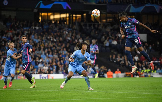 Dvoboj Manchester Cityja in Leipziga je bil spektakel za v zgodovinske učbenike, blestel je gostujoči as Christopher Nkunku (v skoku). FOTO: Oli Scarff/AFP