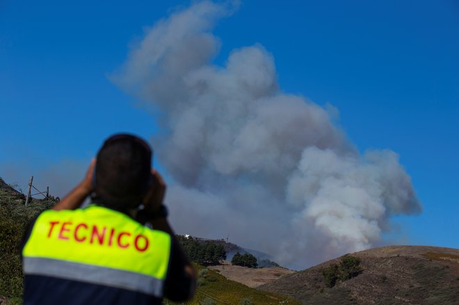 Kanarske otoke so v zadnjem času prizadeli tudi požari. FOTO: Borja Suarez/Reuters