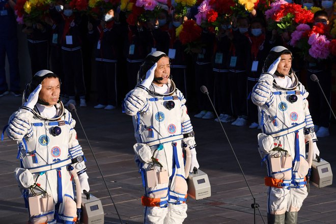 Tang Hongbo, Nie Haisheng in Liu Boming. FOTO:&nbsp;Greg Baker/AFP