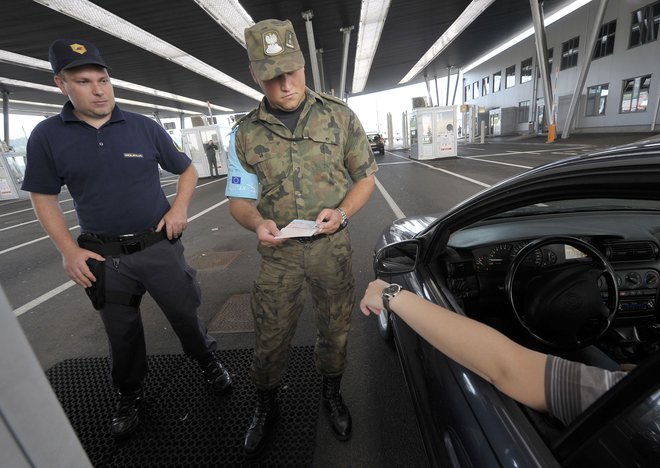 Hrvati želijo v ZDA brez vizuma. FOTO: Srdjan Zivulovic/Reuters