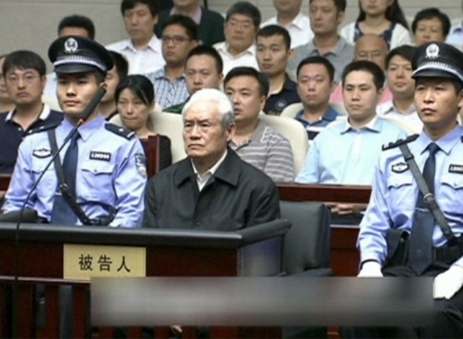 Pred nekaj leti se je znašel za rešetkami tudi nekdanji član stalnega komiteja politbiroja Zhou Yongkang, ki je bil hkrati vodja tajne službe. FOTO: Reuters