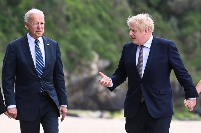 Ameriški predsednik Joe Biden in britanski premier Boris Johnson med vrhom G7 v Cornwallu Foto: Toby Melville/Reuters
