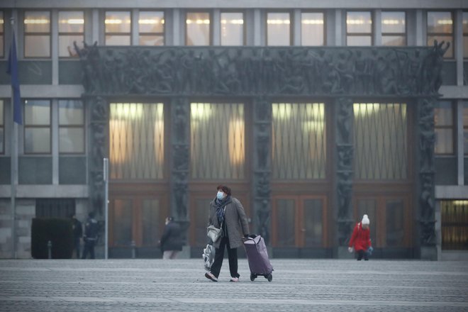 Vlada je v državni zbor poslala predlog zakona o debirokratizaciji. FOTO: Leon Vidic/Delo