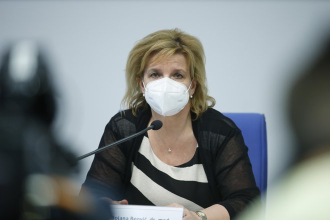 Predsednica zdravniške zbornice in vodja svetovalne skupine za cepljenje pri NIJZ Bojana Beović. FOTO: Jože Suhadolnik/Delo