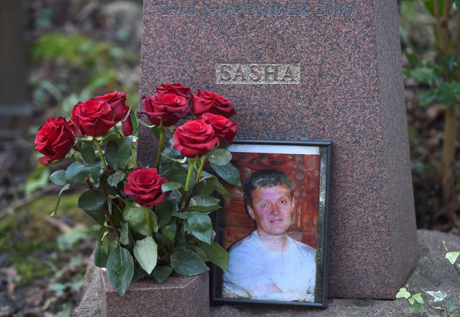 Grob nekdanjega sodelavca FSB Aleksandra Litvinenka v Londonu<br />
FOTO: Toby Melville/Reuters