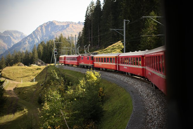 Na vlaku med Davosom in Klostersom. FOTO: Jure Eržen/Delo